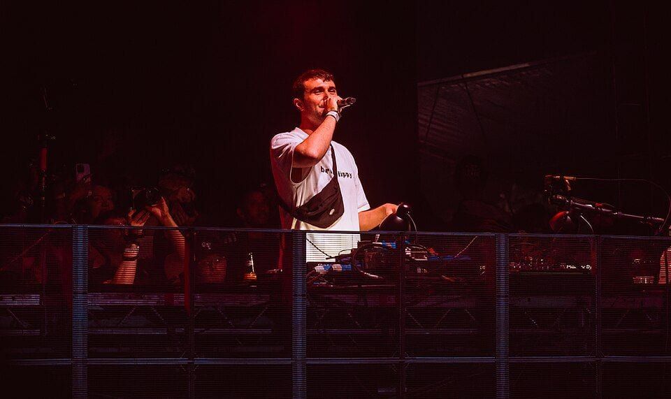 Fred again..