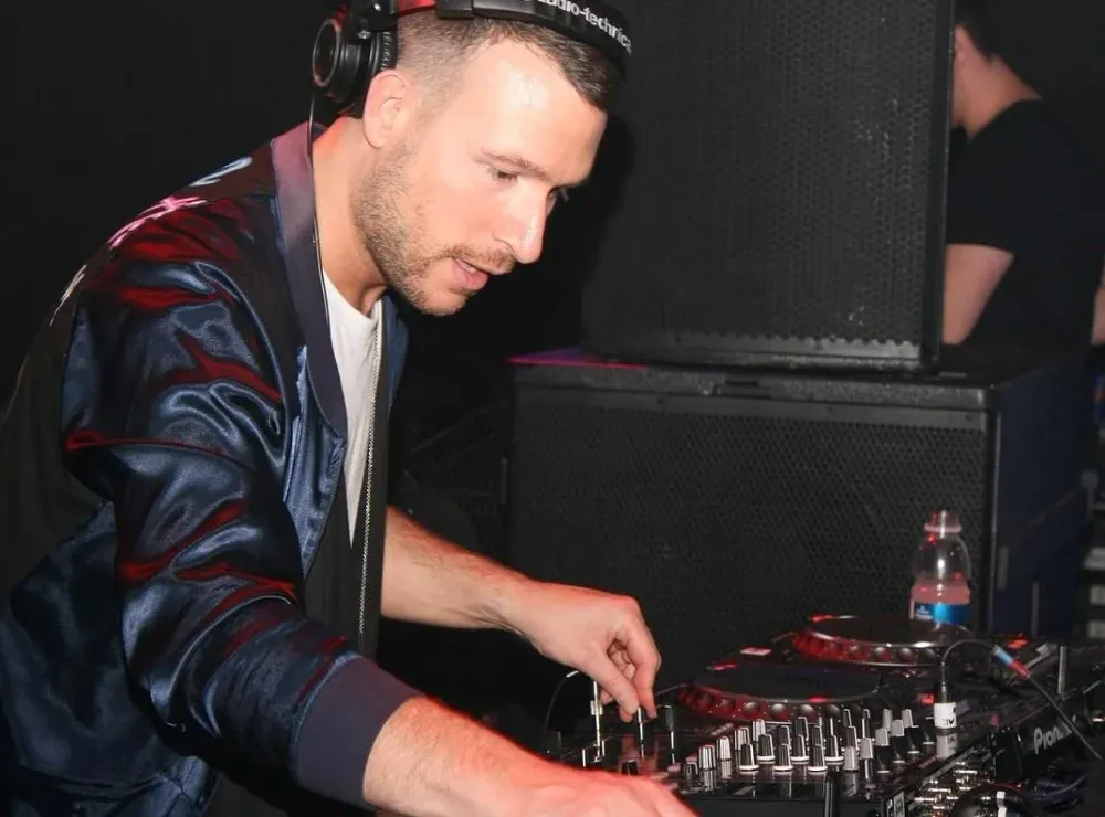 Don Diablo derrière ses platines