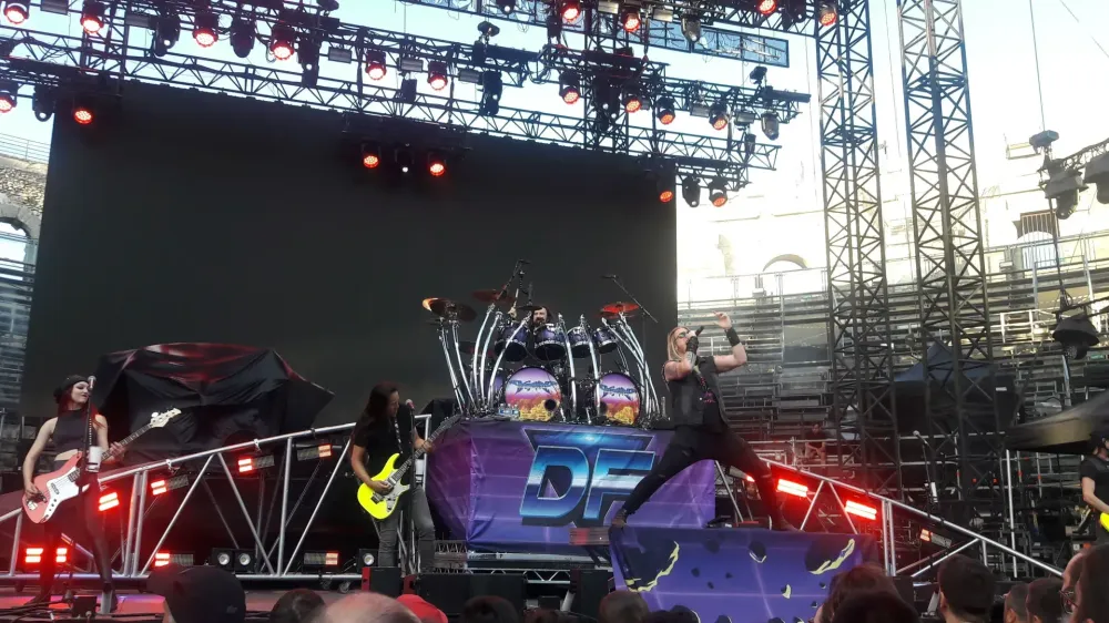 DragonForce en concert aux arènes de Nîmes, 2022