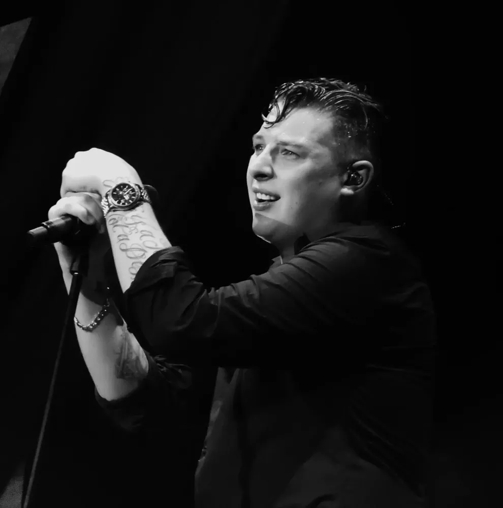 Portrait de John Newman, 2016